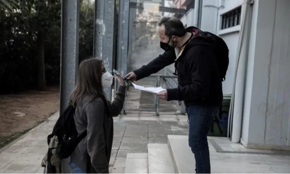 Νέα μέτρα για τα self tests: Ποιες ημέρες θα γίνονται από μαθητές και εκπαιδευτικούς